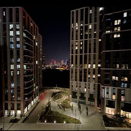 2 Bed Apartment Close To Station With Parking Londra Esterno foto