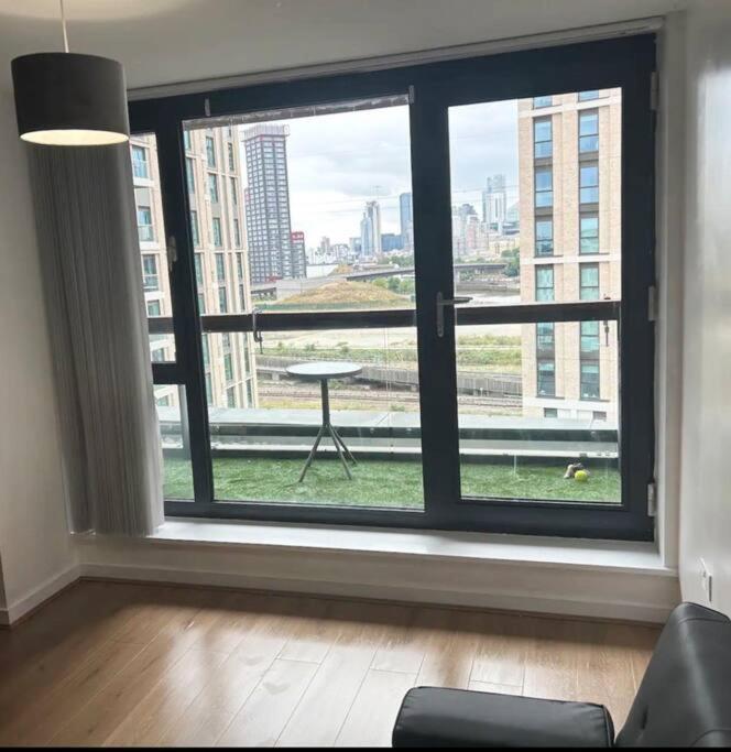 2 Bed Apartment Close To Station With Parking Londra Esterno foto