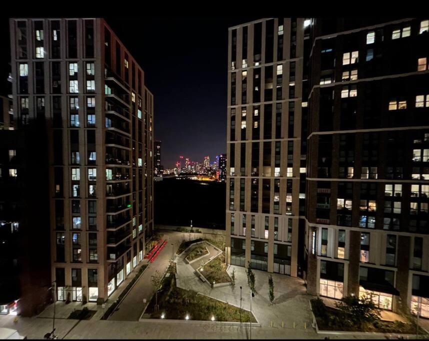 2 Bed Apartment Close To Station With Parking Londra Esterno foto