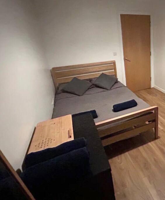 2 Bed Apartment Close To Station With Parking Londra Esterno foto